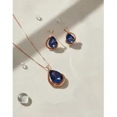 VERAMOREST - Set Aretes y Collar Violeta