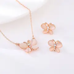 VERAMOREST - Set Aretes y Collar Mariposa Rosa