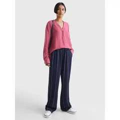 TOMMY HILFIGER - Blusa Rosada Con Cuello V Y Corte Amplio
