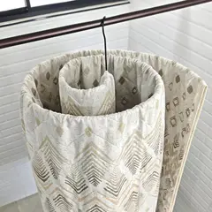 INDUHOGAR - Tendedero gancho espiral en acero negro para cobijas marca