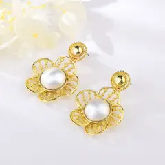 VERAMOREST - Aretes Flor Dorada