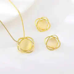 VERAMOREST - Set Collar Y Aretes Dorados-