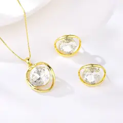 VERAMOREST - Set Aretes Y Collar Dorado Levana