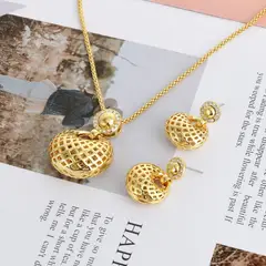 VERAMOREST - Set Collar y Aretes Dorado