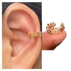 ACCESORIOS DE EVA - Arete Ear Cuff Simulador Estrellas Doradas_.