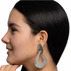 ENIGMA - Aretes Reflejo De Abundancia Plata