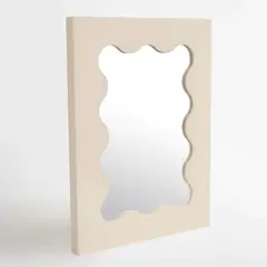 DE CASA - Espejo Ondulado Interno - Crema - 55 x 75 cm.