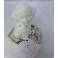 DECORACIONES ALE Y GABI - Adorno Decorativo Muñeca 9x9cms