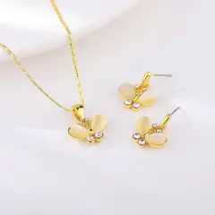 VERAMOREST - Set Aretes y Collar Mariposa Dorada.-