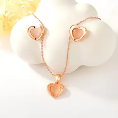 VERAMOREST - Set Aretes Y Collar Dorado Corazón Rosa