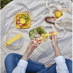 LOCK AND LOCK - Recipiente Para Ensalada 3 En 1 - 950 Ml Amarillo