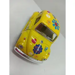 GENERICO - CARRO VOLKSWAGEN ESCARABAJO FLORES AMARILLO A ESCALA 136