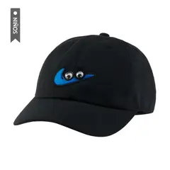 NIKE - Gorra Club Cap Us Swooshy Niños-Negro