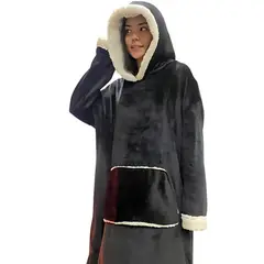 KARYTEX - Cobija Con Mangas Piel De Durazno Copo Color Negro