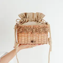 CLAUDIA MORELLI DISEÑOS - Bolso Dalia mimbre natural_.