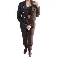 VIA7 - Conjunto o set americano de blazer de boton dorado y pantalon recto_.