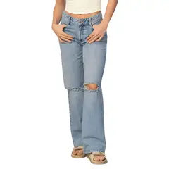 LEONISA - Jean con bota ancha y abertura en rodilla