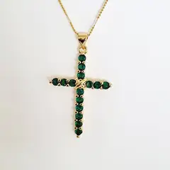 RAVEL - Cadena dorada dije cruz circones verdes brillante RAVEL_.