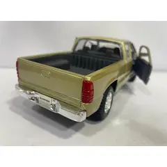 MAISTO - CARRO CHEVROLET SILVERADO 1993 ESCALA 1/27 de Colección…
