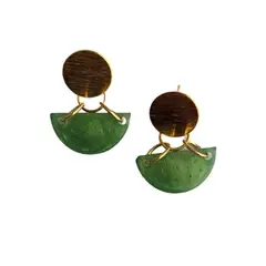 BY CAMI - Aretes Barco en Resina Pigmentada y Baño de Oro Dorado By Cami®
