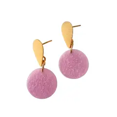 BY CAMI - Aretes Coin en Resina Pigmentada y Baño de Oro Dorado By Cami®