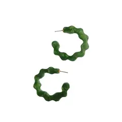 BY CAMI - Candongas Curve en Resina Pigmentada y Baño de Oro Dorado By Cami®