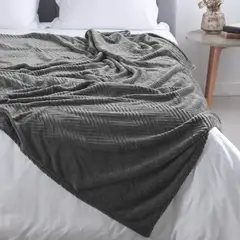 DISTRIHOGAR - Cobija Flannel Fleece 250 gr Chevron Gris 140 x 200 cm