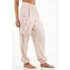 TOPMARK - Pantalón con pretina y bota enresortada crudo para mujer