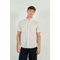 KOAJ - Camisa button down en colores solidos slim fit Hombre