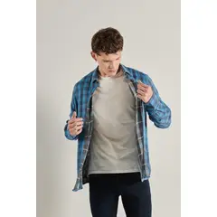 KOAJ - Camisa con cuello sport, manga larga con detalle de broch HOMBRE