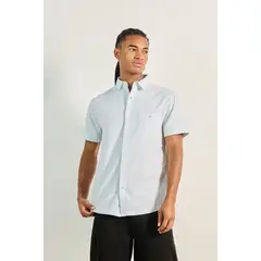 KOAJ - Camisa unicolor con cuello sport, manga corta y bolsillo HOMBRE