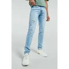 KOAJ - Jean azul claro tipo slim con bolsillos, tiro bajo y roto HOMBRE