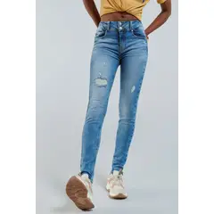 KOAJ - Jean push up tiro alto azul medio claro con rotos. Mujer