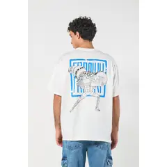 KOAJ - Camiseta manga corta con estampado en frente de One Piece HOMBRE
