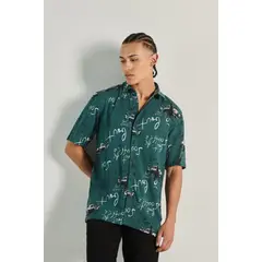 KOAJ - Camisa manga corta verde con diseños vintage y cuello Hombre