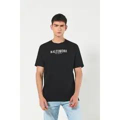 KOAJ - Camiseta negra cuello redondo con texto college delante