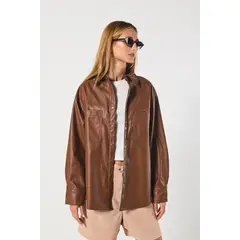 KOAJ - BLUSA EN PU UNICOLOR CAMISERA ML CON BOLSILLOS Y BROCHE Mujer