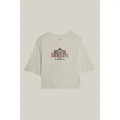 KOAJ - Camiseta crema clara crop top oversize con diseño college MUJER