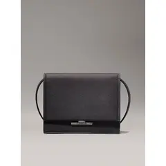 CALVIN KLEIN - Bolso negro cruzado Saffiano