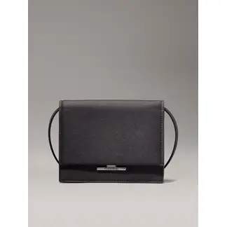 CALVIN KLEIN - Bolso negro cruzado Saffiano