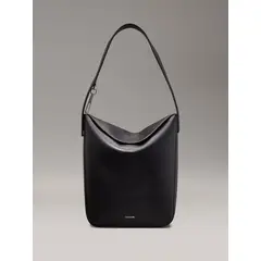 CALVIN KLEIN - Bolso negro saco soft sculp