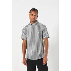 KOAJ - Camisa con cuello button down, manga corta a rayas Hombre