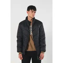 KOAJ - Chaqueta unicolor con cuello alto acolchada y costuras Hombre