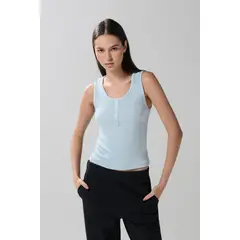 KOAJ - Camiseta manga sisa unicolor con botones y texturas de ca MUJER