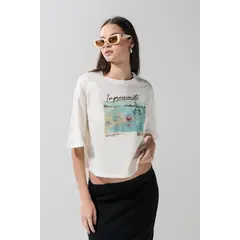 KOAJ - Camiseta artística de Cambridge crop top crema oversize Mujer