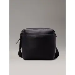CALVIN KLEIN - Bolso negro reporter cuadrado