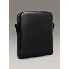 CALVIN KLEIN - Bolso negro cruzado con logotipo repetitivo en relieve