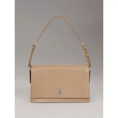 CALVIN KLEIN - Bolso beige de hombro elongated con monograma