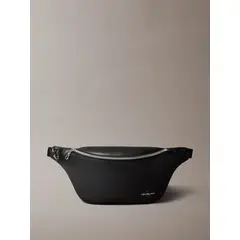 CALVIN KLEIN - Canguro negro con monograma grabado