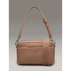 CALVIN KLEIN - Bolso beige cruzado convertible